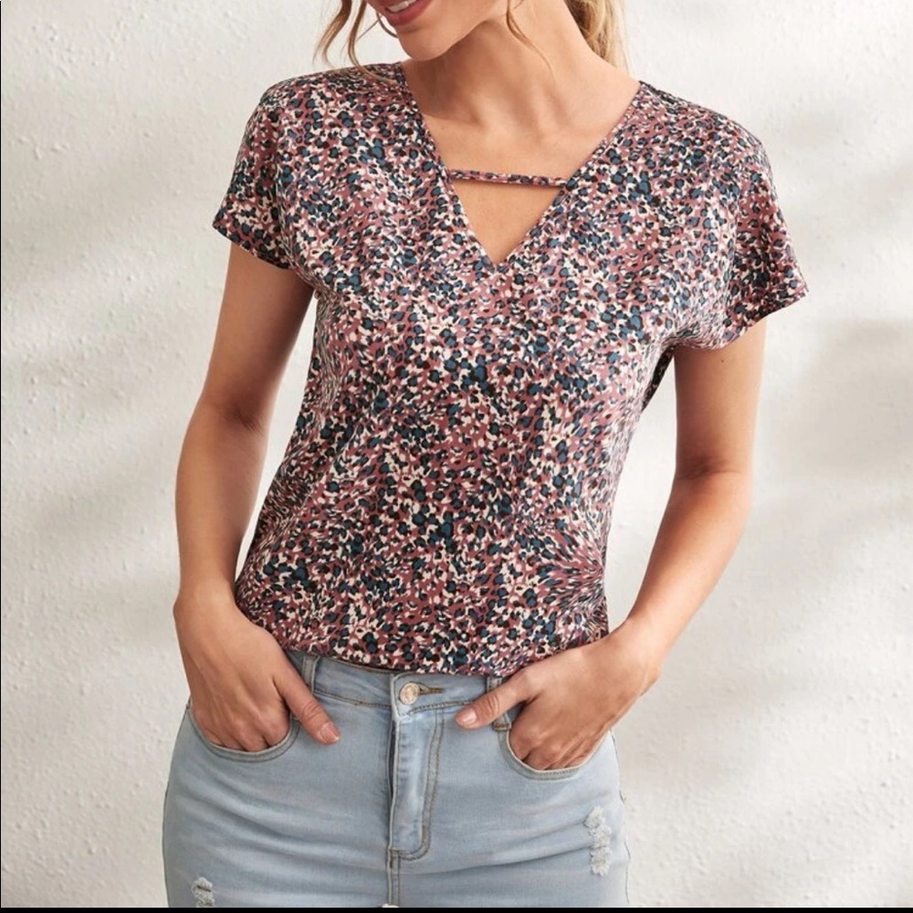 New casual style keyhole neck top